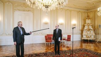 Válka Hradu s vládou tu není poprvé. Zeman ponižoval Sobotku a Havel chtěl vystrnadit Klause Válka Hradu s vládou tu není poprvé. Zeman ponižoval Sobotku a Havel chtěl vystrnadit Klause