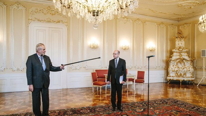 Prezident Miloš Zeman a tehdejší premiér Bohuslav Sobotka (ČSSD) na Hradě v květnu 2017 Prezident Miloš Zeman a tehdejší premiér Bohuslav Sobotka (ČSSD) na Hradě v květnu 2017