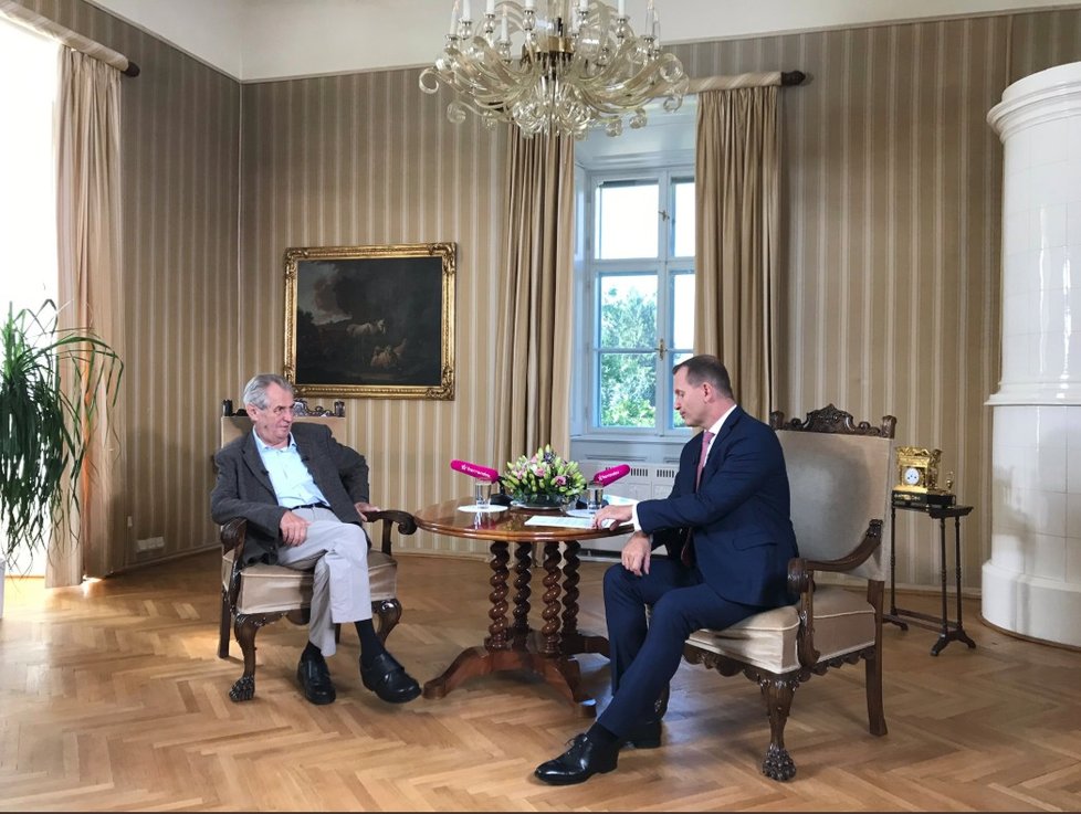 Prezident Miloš Zeman se po prázdninách opět sešel s moderátorem Jaromírem Soukupem při natáčení pořadu „Týden s  prezidentem&#34;