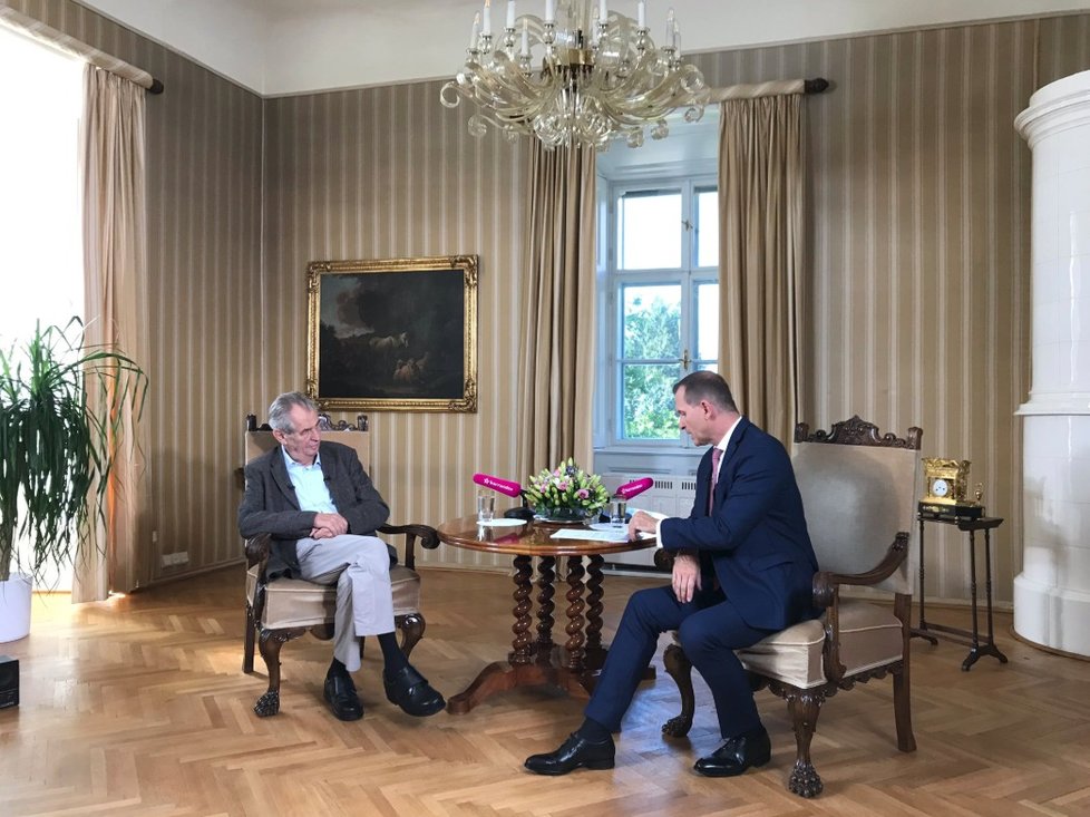 Prezident Miloš Zeman se po prázdninách opět sešel s moderátorem Jaromírem Soukupem při natáčení pořadu &#34;Týden s  prezidentem&#34;.