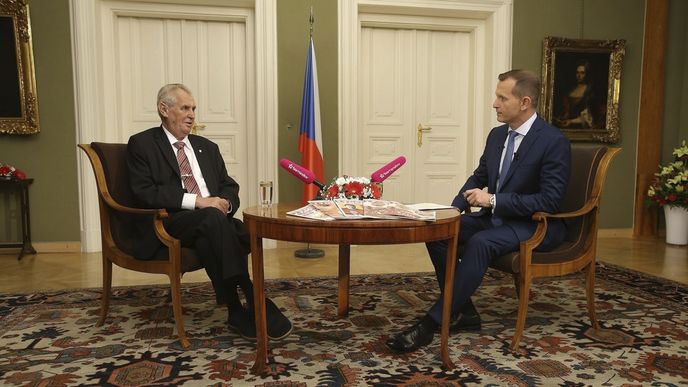 Prezident Miloš Zeman (vlevo) a televizní šéf a moderátor Jaromír Soukup - ilustrační snímek