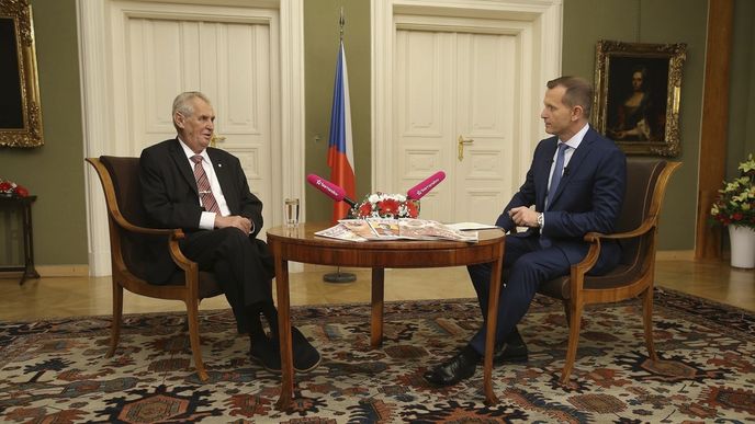 Prezident Miloš Zeman (vlevo) a televizní šéf a moderátor Jaromír Soukup