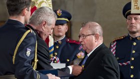 2015: Medaili Za zásluhy převzal podnikatel a politik Miroslav Toman.