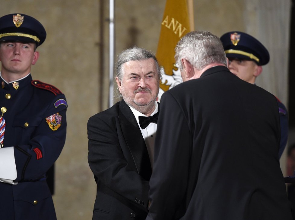 Svoji medaili si podle Zemana po zásluze vysloužil i hudebník František Ringo Čech.