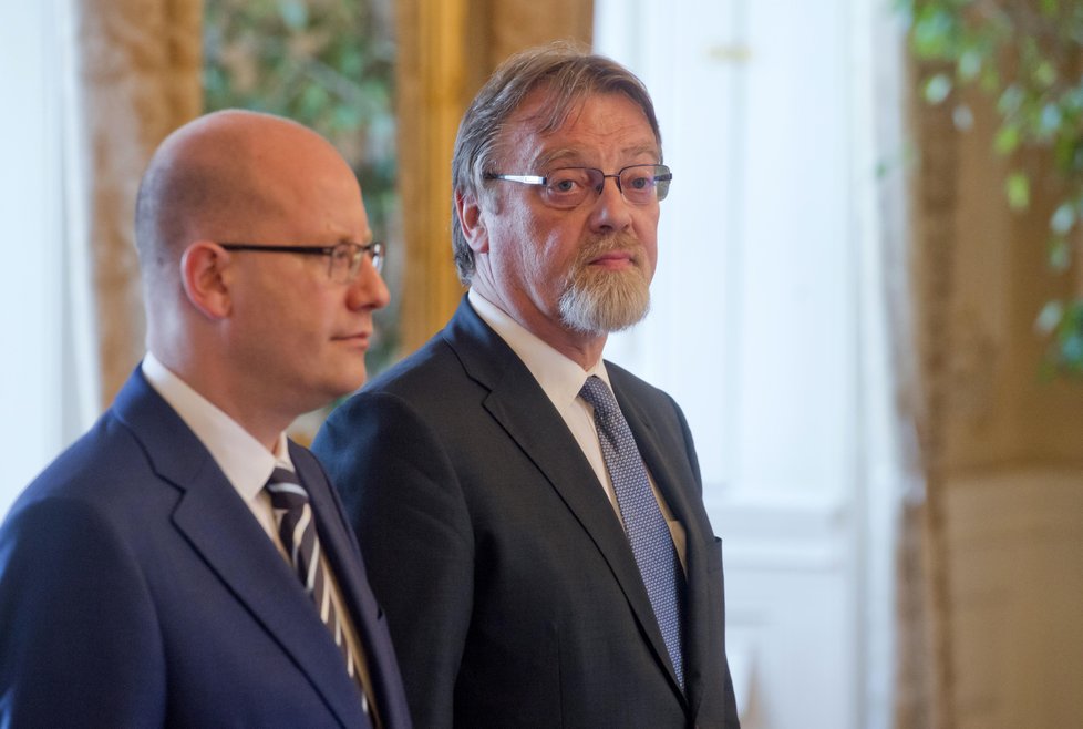 Premiér Bohuslav Sobotka uvedl do funkce nového ministra školství Stanislava Štecha.