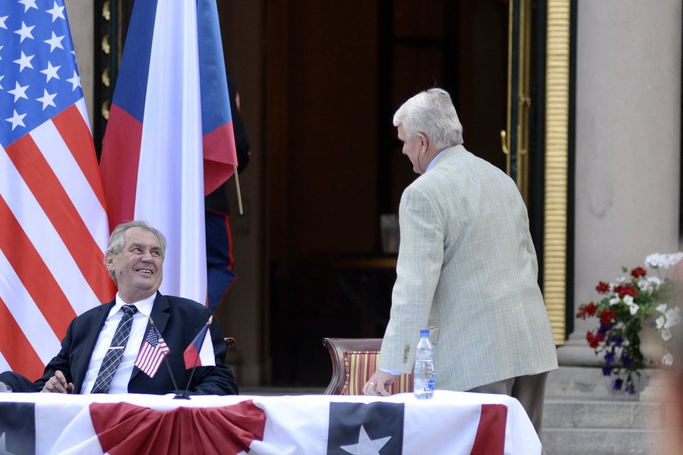 Prezident Miloš Zeman se u příležitosti 244. výročí Dne nezávislosti účastnil recepce v rezidenci amerického velvyslance Stephena Kinga