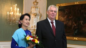 Su Ťij a Miloš Zeman během jejich setkání v roce 2013