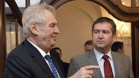 Prezident Miloš Zeman a předseda dolní komory Jan Hamáček (ČSSD) ve Sněmovně (21. 2. 2017)