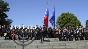Na Národním hřbitově v Terezíně na Litoměřicku se 17. května konala Terezínská tryzna. Hlavní projev na vzpomínkové akci k uctění obětí nacistické perzekuce přednesl prezident Miloš Zeman