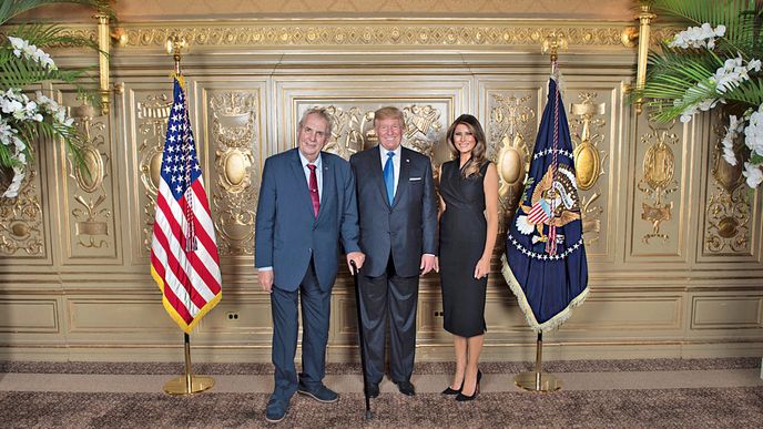 Miloš Zeman s Donaldem a jeho ženou Melanií. Sejdou se za rok na ambasádě v Jeruzalémě?