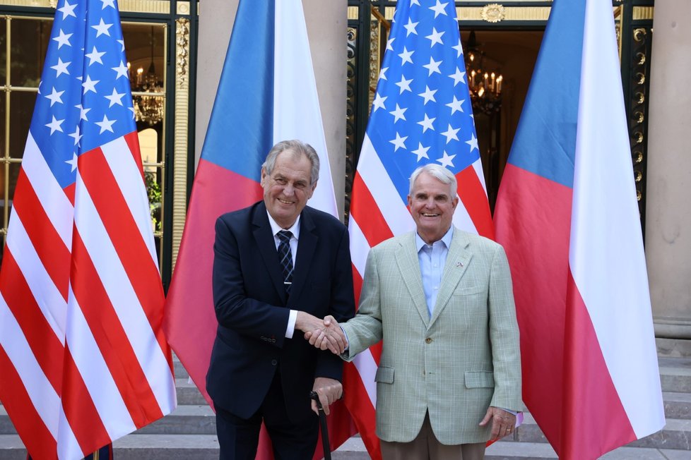 Oslavy 244. výročí Dne nezávislosti USA: Miloš Zeman a Stephen B. King (30. 6. 2020)