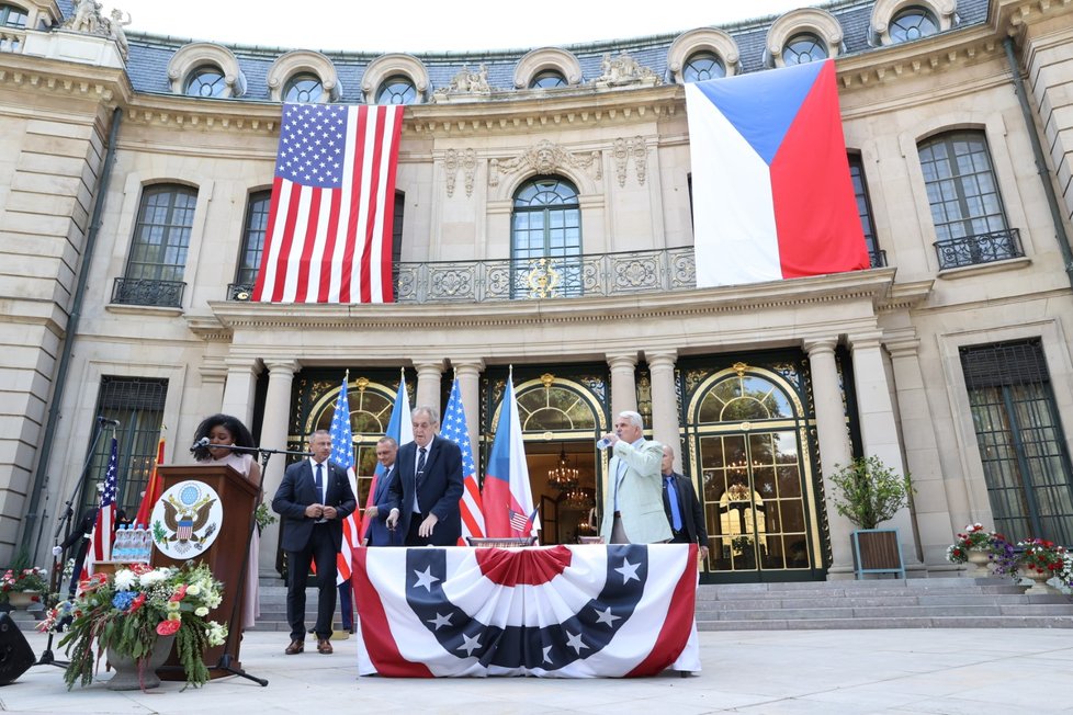 Oslavy 244. výročí Dne nezávislosti USA v Praze (30. 6. 2020)