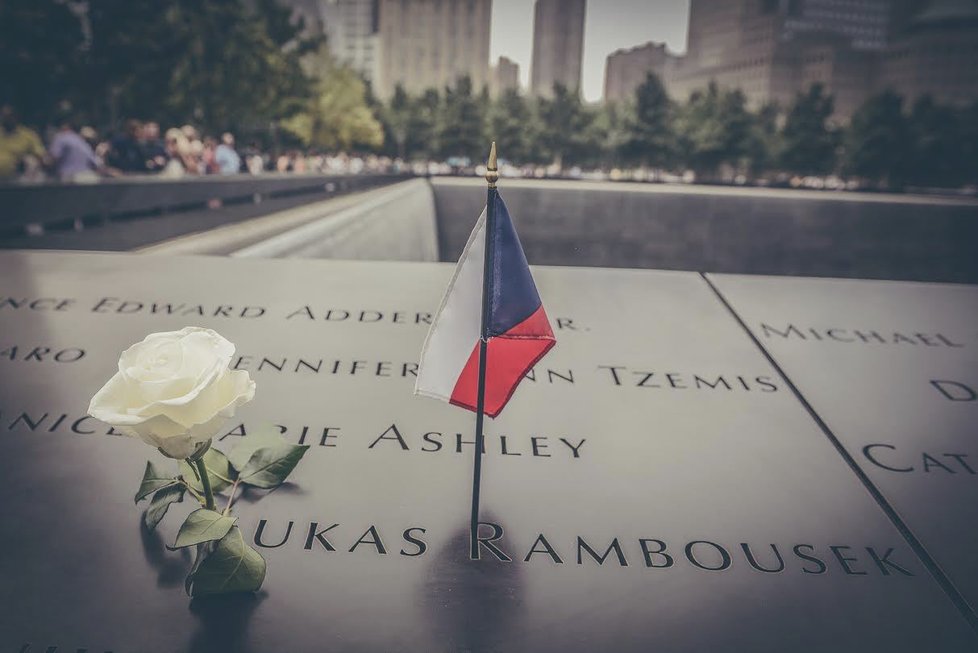 Prezident Miloš Zeman dnes v New Yorku uctil památku obětí teroristického útoku na Spojené státy z 11. září.