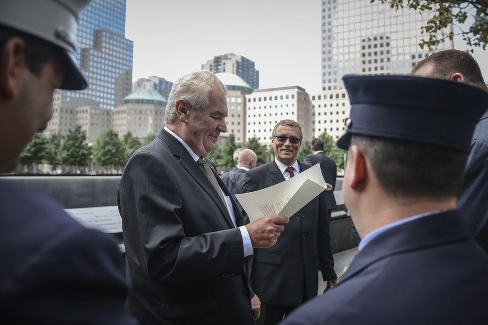 Prezident Miloš Zeman v září 2015 v New Yorku uctil památku obětí teroristického útoku na Spojené státy z 11. září