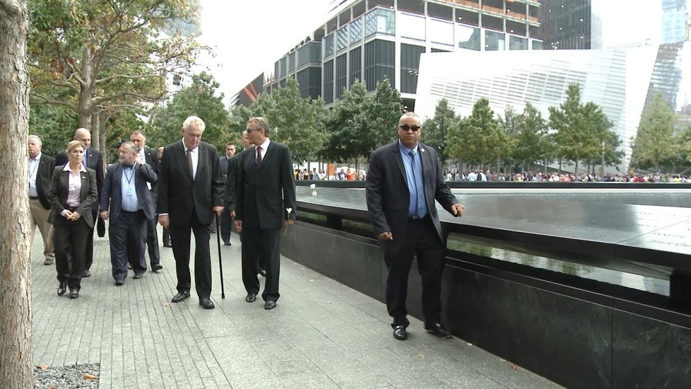 Prezident Miloš Zeman v září 2015 v New Yorku uctil památku obětí teroristického útoku na Spojené státy z 11. září