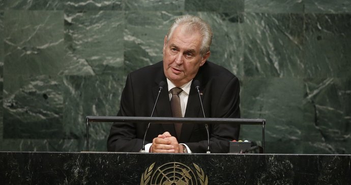 Zeman sklidil potlesk.