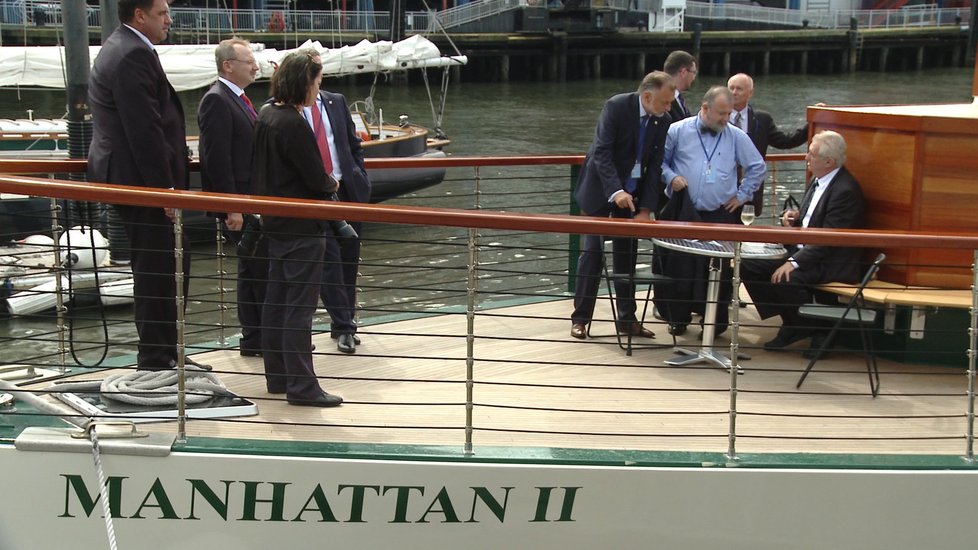 Zeman v USA v roce 2015: Plavba lodí kolem Manhattanu, kterou uspořádal pro krajany.