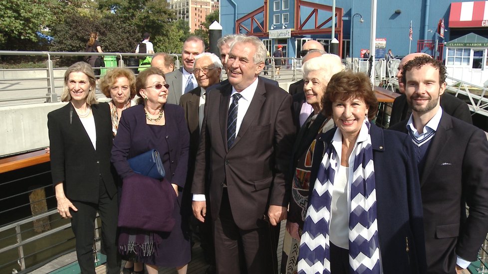 Od roku 2008 je v New Yorku otevřeno centrum věnované české kultuře - Český dům v New Yorku, i ten Zeman navštívil