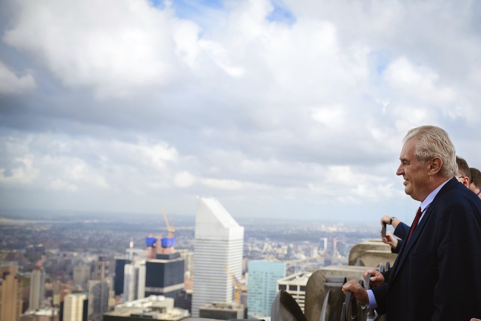 Letos se Zeman podíval třeba do Spojených států. Takhle se kochal výhledem na New York.