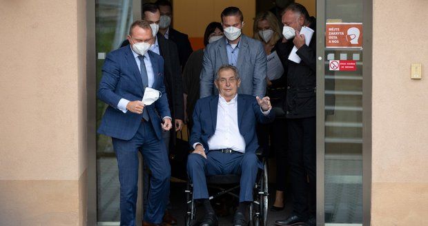 Strach o Zemanovo zdraví: Senát chce kvůli volbám informace, zvažuje neobvyklý krok   