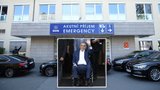 Zeman leží na uzavřeném oddělení: Zabezpečení dveří a návštěvy prezidenta nejvíce ve dvou