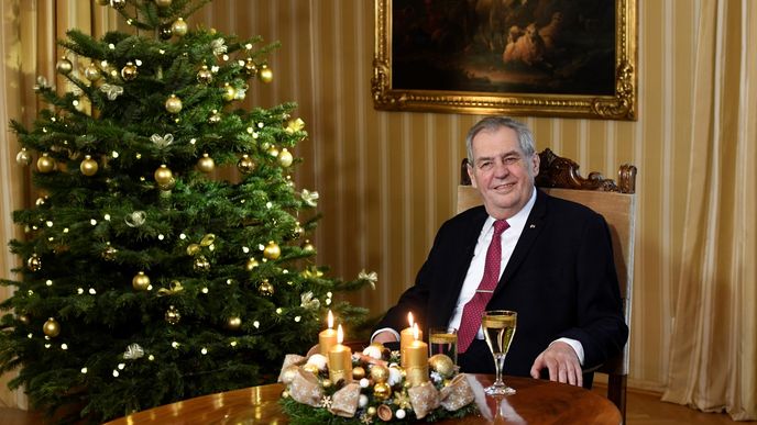Prezident Miloš Zeman ve svém sedmém vánočním poselství z Lán opět pochválil  vládu.