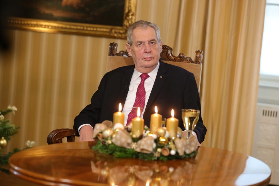 Přípravy na tradiční Vánoční poselství prezidenta Miloše Zemana. (26. 12. 2019)