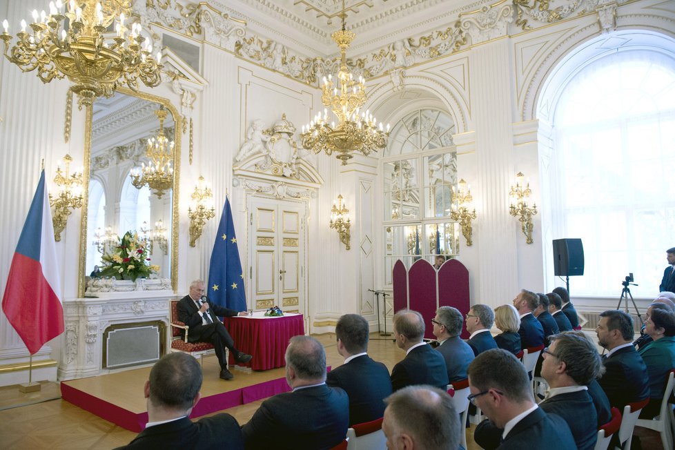Prezident Zeman při projevu před velvyslanci