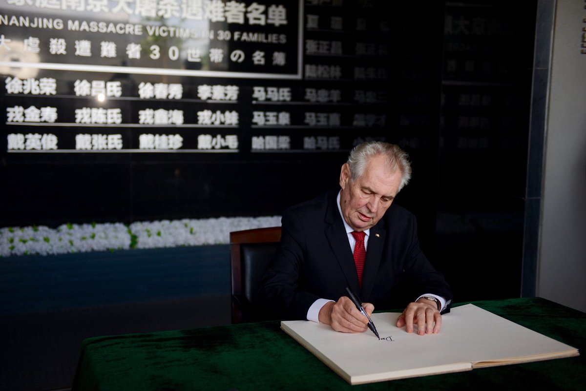 Památník jednoho z největších masakrů v historii Číny včera navštívil prezident Miloš Zeman (72).