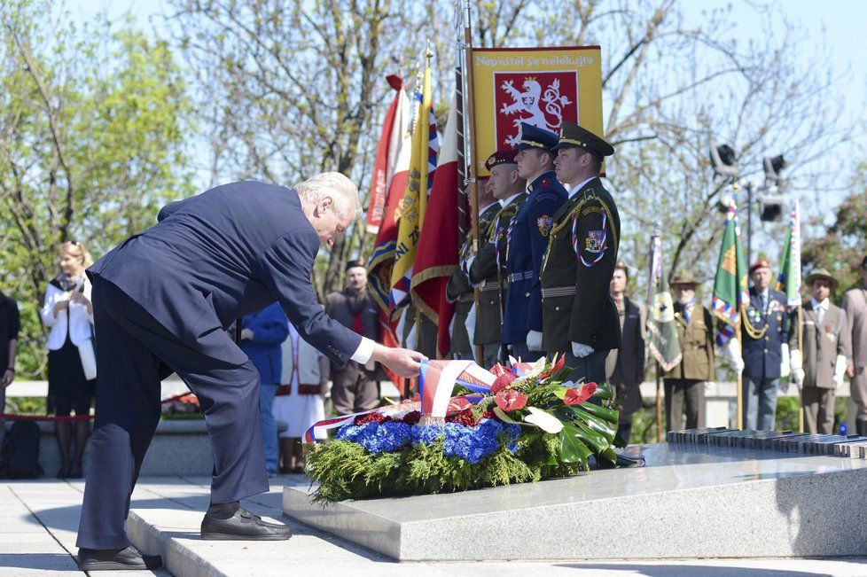 Prezident Miloš Zeman si připomněl 71 let od konce 2. světové války na pražském Vítkově.