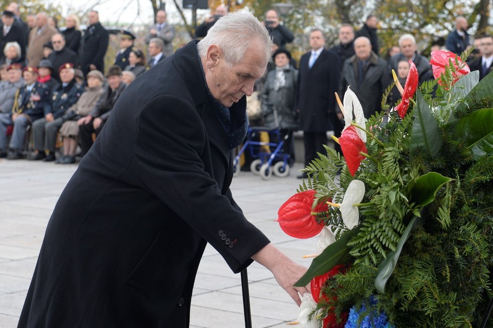 Prezident Miloš Zeman v pondělí jmenoval do funkce 12 rektorů veřejných vysokých škol a univerzit.