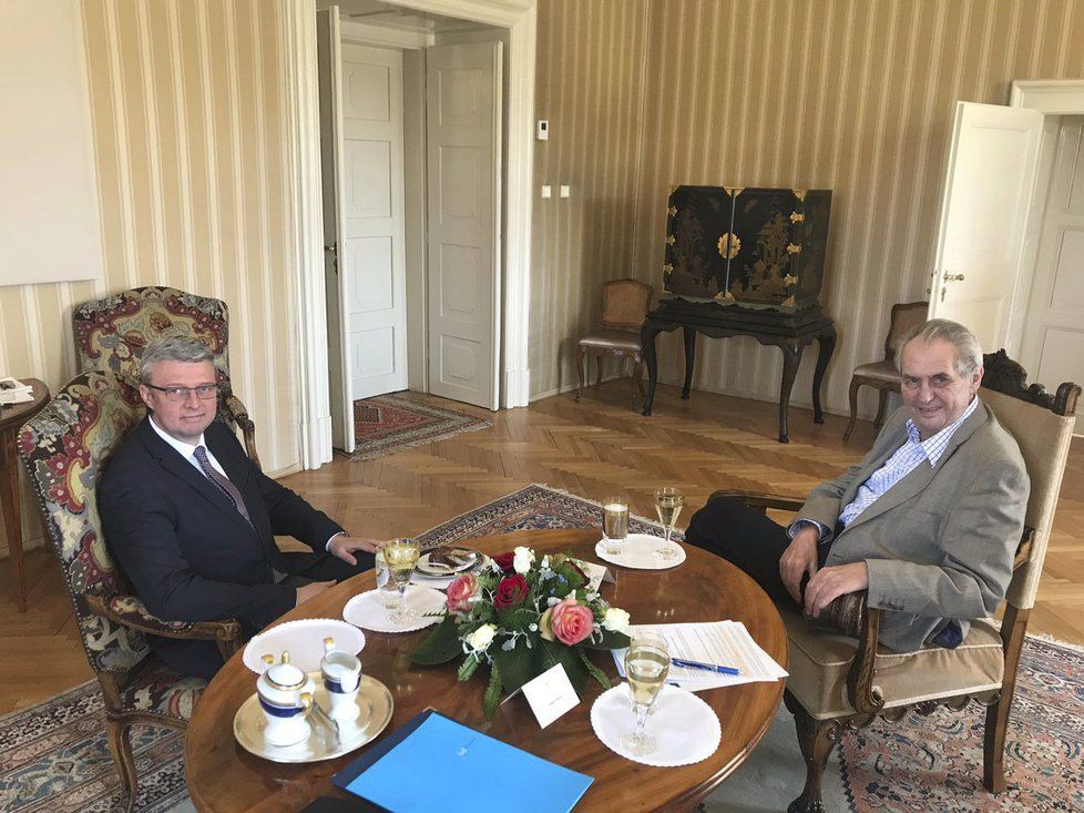 Prezident Miloš Zeman přijal na zámku v Lánech kandidáta na ministra průmyslu a obchodu Karla Havlíčka (15.4.2019)
