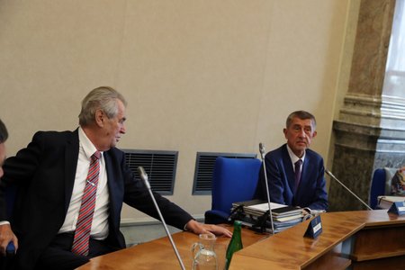 Prezident Miloš Zeman s premiérem Andrejem Babišem (ANO) na jednání vlády. (16.9.2019)