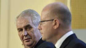 Prezident Miloš Zeman a premiér Bohuslav Sobotka