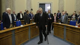 Prezident Miloš Zeman dorazil na jednání tripartity v pondělí 12. září. Postavil se za zrušení zelené energie.