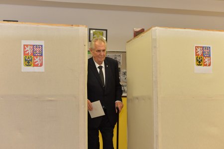 Svůj hlas odevzdal ve volbách také prezident Miloš Zeman. Prohlásil, že volil Čecha, v odkazu na Františka Ringo Čecha, svého přítele.