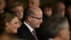 Premiér Bohuslav Sobotka přišel s manželkou
