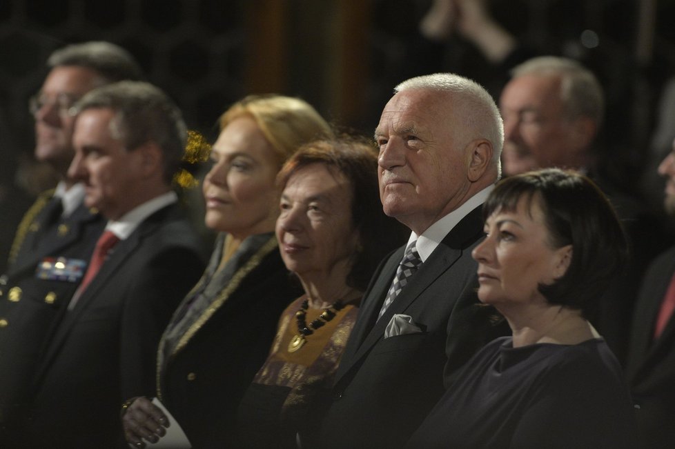 Ceremoniálu se znovu účastní exprezident Václav Klaus s manželkou Livií a Dagmar Havlová, vdova po prvním porevolučním českém prezidentovi