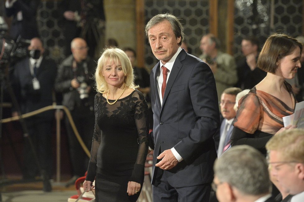 2014: Ministr obrany Martin Stropnický přišel se svou manželkou Veronikou Žilkovou.