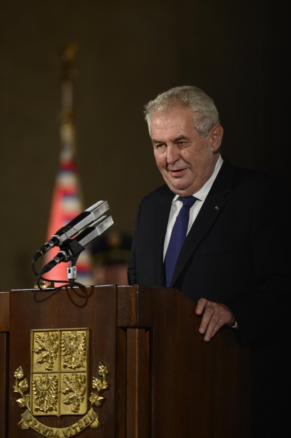 Prezident Zeman vysvětlil, koho a proč vyznamenal.