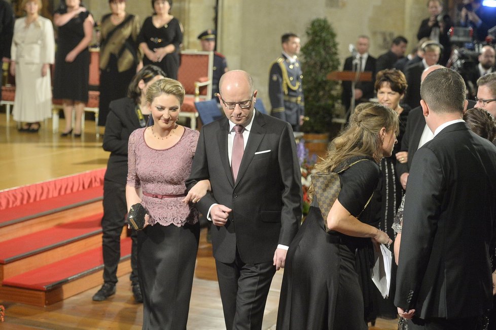 2014: Premiér Sobotka vyvedl svou manželku Olgu.