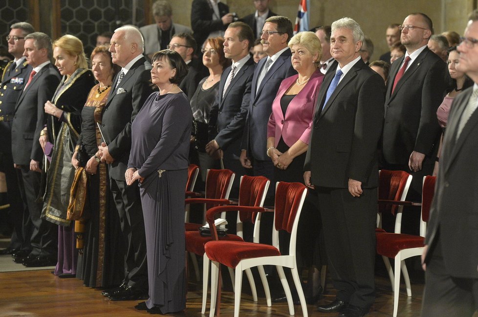 Ceremoniálu přihlížel také exprezident Václav Klaus, jeho manželka Livie a vdova po exprezidentovi Havlovi, Dagmar