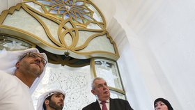 Vnitřek mešity vzbudil obdiv prezidentského páru.