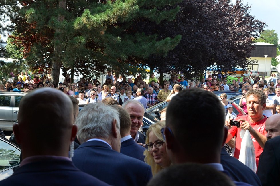 Miloš Zeman odjíždí z budějovického výstaviště. Navštívil agrární veletrh Země živitelka (23. 8. 2018)