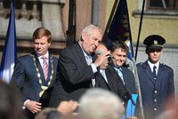 Zeman pobavil studenty velikostí svého ega. „Šachy hraju sám se sebou,“ řekl