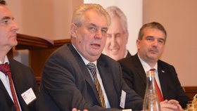 Miloš Zeman na tiskové konferenci v Parubicích