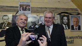 Jazzová sekce uspořádala 25. února v Praze soukromou oslavu zvolení Miloše Zemana (vpravo) prezidentem.