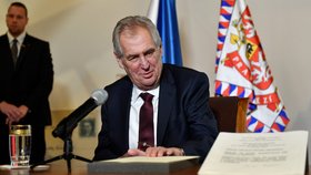 Prezident Miloš Zeman vystoupil 5. října 2018 v Jízdárně Pražského hradu na tiskové konferenci uspořádané při příležitosti jeho návštěvy výstavy Doteky státnosti.