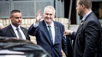Monarcha Zeman: Proč vlastně hlava státu jezdí tak často na návštěvy krajů? Monarcha Zeman: Proč vlastně hlava státu jezdí tak často na návštěvy krajů?