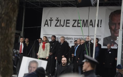 Prezident Zeman prý nebyl v ohrožení. 